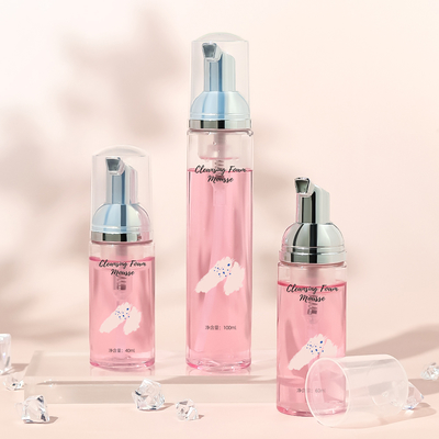 زجاجة مضخة من البلاستيك الأبيض الرغوي لمنتجات العناية بالبشرة والشامبو مع غطاء للتعبئة والتغليف